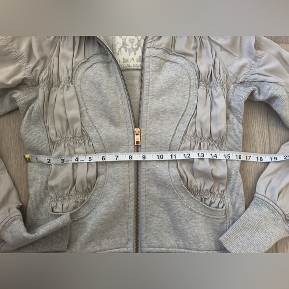 LULULEMON ATHLETICA Gray Utility Jacket with Hood 🩶 - Picture 5 of 10